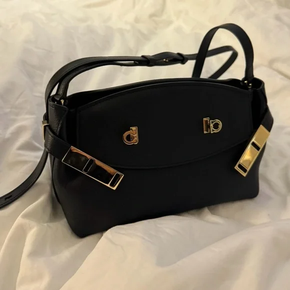 Ferragamo Hug Pouch bag in black and gold hardware - Picture 3 of 11
